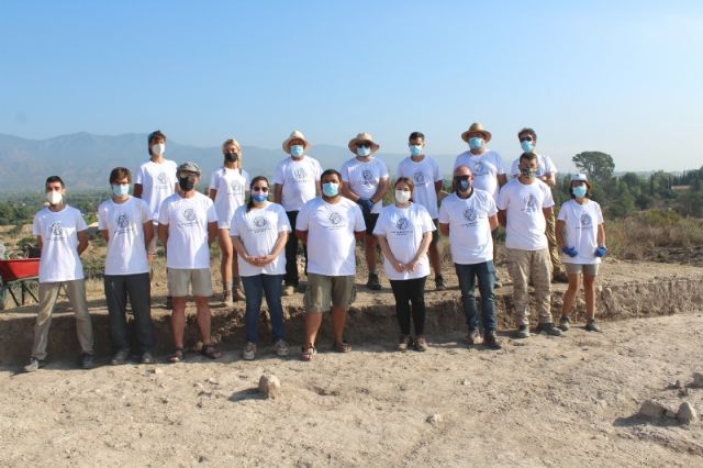 Cerca de una veintena de voluntarios participan hasta maana en el VIII Campo de Trabajo Arqueolgico en el yacimiento Las Cabezuelas - 19