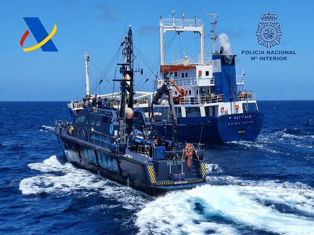 Interceptado en aguas cercanas a Canarias un buque cargado con 20 toneladas de hachís - 1, Foto 1