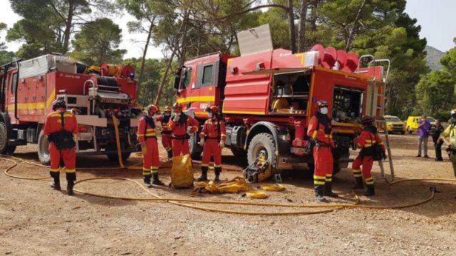 La Unidad Militar de Emergencias y operativos adscritos al Plan Infomur entrenan en Sierra Espua para luchar contra posibles incendios forestales - 10