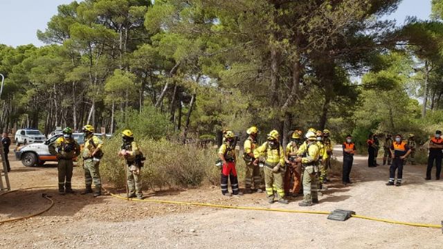 La Unidad Militar de Emergencias y operativos adscritos al Plan Infomur entrenan en Sierra Espua para luchar contra posibles incendios forestales - 5