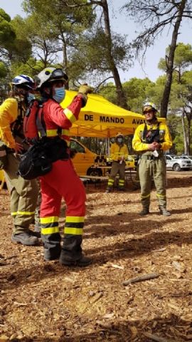 La Unidad Militar de Emergencias y operativos adscritos al Plan Infomur entrenan en Sierra Espua para luchar contra posibles incendios forestales - 15