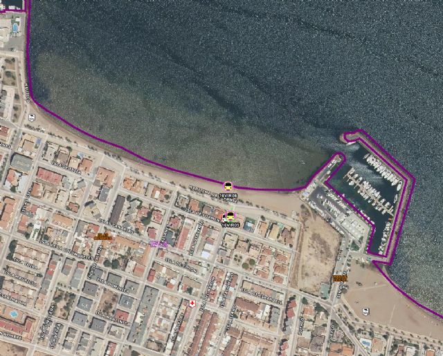 Socorristas y sanitarios sacan de parada cardiorrespiratoria y trasladan al hospital a un bañista rescatado inconsciente en Islas Menores - 1, Foto 1