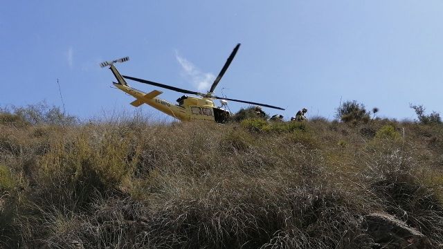 Efectivos del Infomur apagan un conato de incendio forestal provocado por un rayo en Fuente Álamo - 1, Foto 1