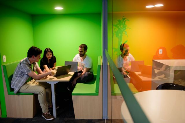 Educación y visibilidad de referentes femeninos, claves para la igualdad en profesiones tech según Creditas - 1, Foto 1