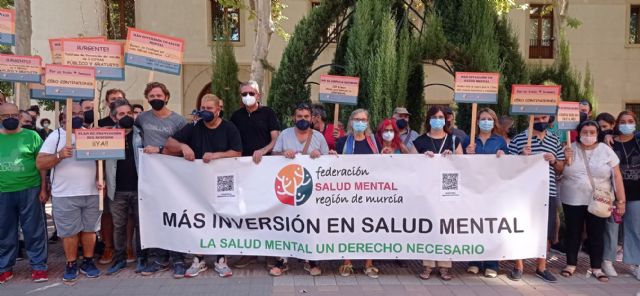 Protestas frente al Palacio de San Esteban para visibilizar la salud mental - 1