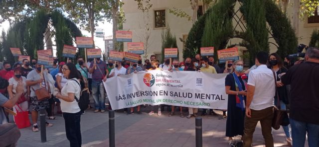 Protestas frente al Palacio de San Esteban para visibilizar la salud mental - 3