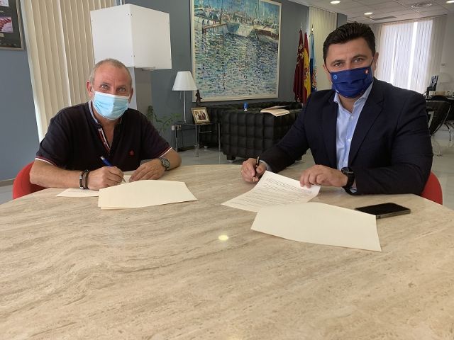 El Ayuntamiento renueva su colaboración con la Asociación Coros y Danzas Mar Menor - 1, Foto 1