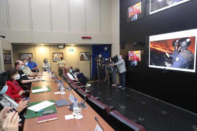 Robles: La Palma puede contar con la UME y con todas las Fuerzas Armadas el tiempo que se necesario - 1, Foto 1