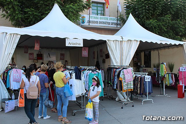 Arranca la XII Feria Outlet que se celebra hasta el domingo por la noche con expositores que ofertan productos de diferentes sectores comerciales - 5