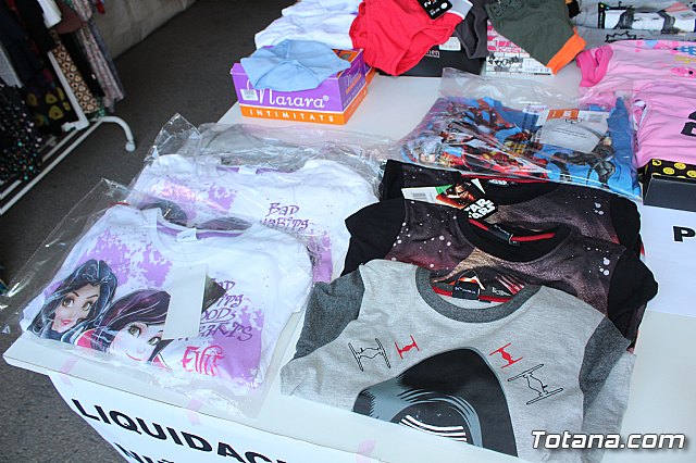 Arranca la XII Feria Outlet que se celebra hasta el domingo por la noche con expositores que ofertan productos de diferentes sectores comerciales - 23