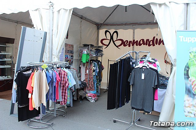 Arranca la XII Feria Outlet que se celebra hasta el domingo por la noche con expositores que ofertan productos de diferentes sectores comerciales - 35