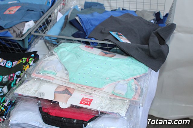 Arranca la XII Feria Outlet que se celebra hasta el domingo por la noche con expositores que ofertan productos de diferentes sectores comerciales - 46