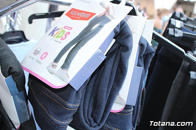 Arranca la XII Feria Outlet que se celebra hasta el domingo por la noche con expositores que ofertan productos de diferentes sectores comerciales - 47