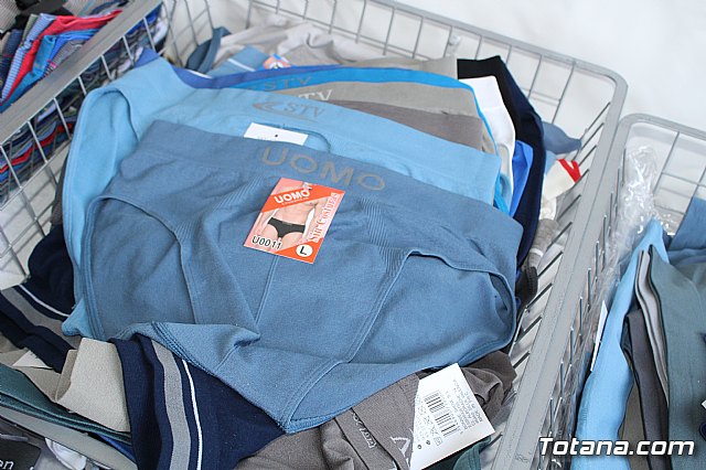 Arranca la XII Feria Outlet que se celebra hasta el domingo por la noche con expositores que ofertan productos de diferentes sectores comerciales - 49