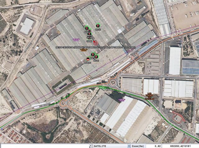 Bomberos dan por controlado el incendio declarado en una industria de envases metálicos ubicada en el Complejo Industrial Los Pinos en Las Torres de Cotillas - 1, Foto 1