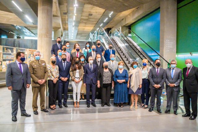 Grande-Marlaska a las víctimas: fuisteis, sois y seréis siempre el símbolo de la defensa de la paz, la libertad y el Estado de derecho frente a la sinrazón y la barbarie - 1, Foto 1