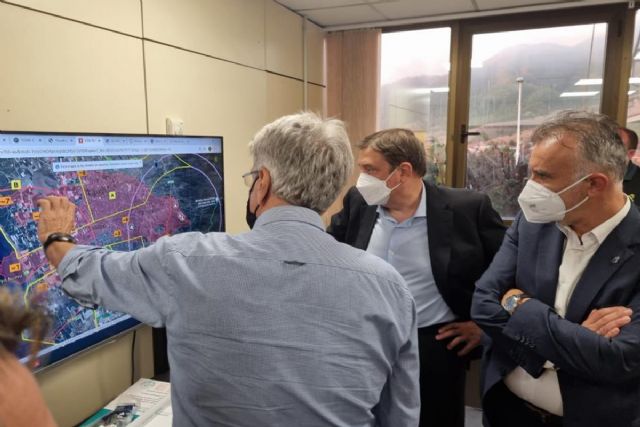 Planas visita la zona afectada por la lava del volcán de la Palma junto al presidente de Canarias - 1, Foto 1
