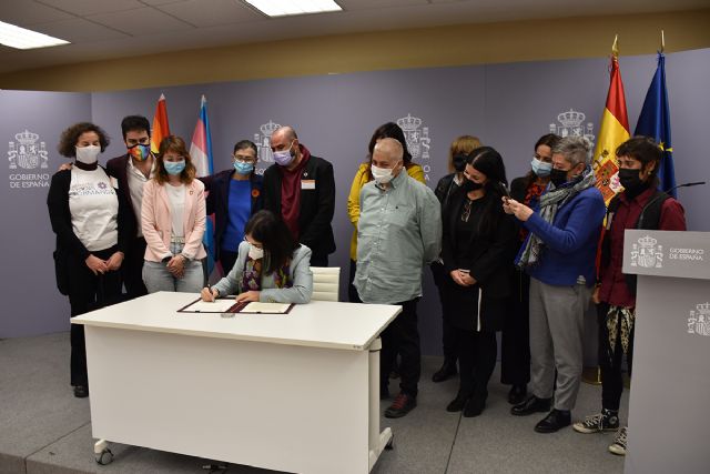 El Gobierno devuelve el derecho al acceso a la reproducción humana asistida del SNS a mujeres sin pareja, lesbianas y bisexuales e incluye a las personas trans con capacidad de gestar - 1, Foto 1