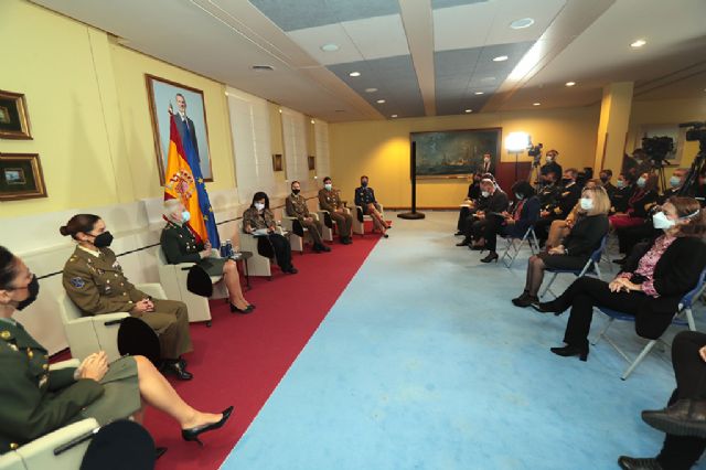 El coloquio Mujeres militares: retos superados subraya que la milicia es una profesión atractiva y un estilo de vida - 1, Foto 1