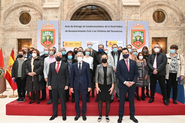 Grande-Marlaska reconoce la deuda eterna del Estado con las víctimas por su contribución al sostenimiento de la democracia - 1, Foto 1