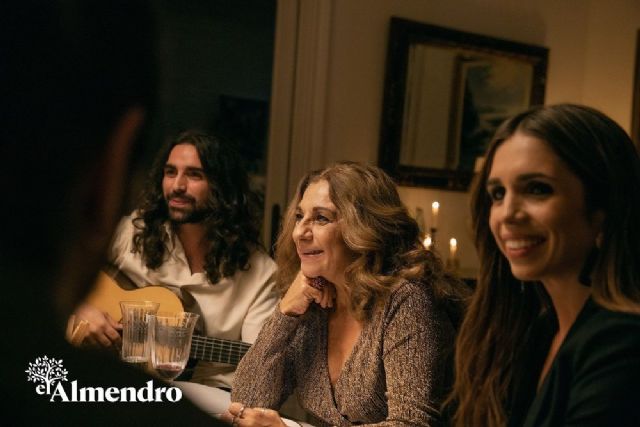 Esta Navidad celebramos que volvemos, el nuevo anuncio de El Almendro - 1, Foto 1