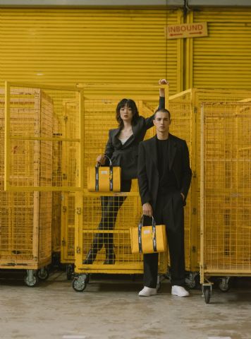 DHL y Christy Ng lanzan una llamativa colección de complementos, inspirada en los couriers - 1, Foto 1