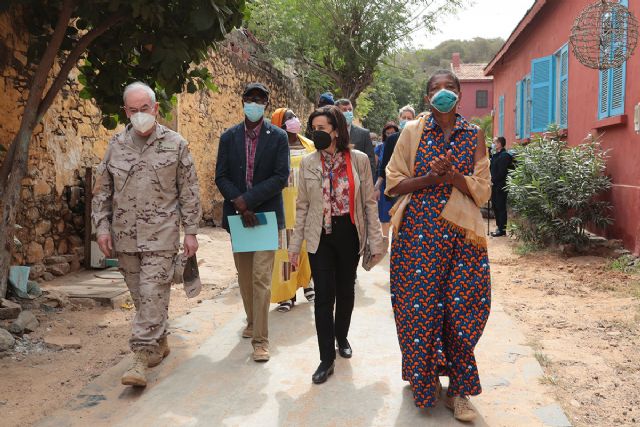 Robles visita la isla senegalesa de Gorée para rendir un homenaje a las víctimas de la esclavitud - 1, Foto 1