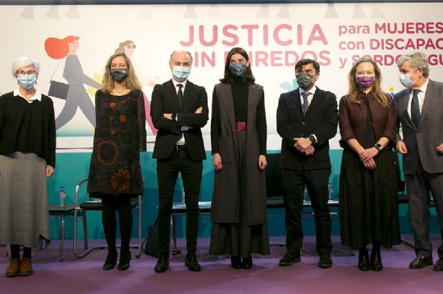 Llop clausura la presentación de dos guías para ayudar a mujeres con discapacidad visual o con sordoceguera a acceder a la Justicia - 1, Foto 1