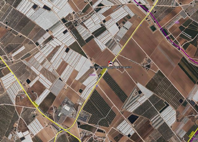 Servicios de emergencia atienden al conductor de un semirremolque volcado en la RM-F28 PK 2, en Torre Pacheco - 1, Foto 1