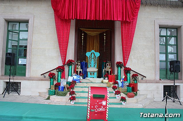 Pap Noel visit Totana para recoger las cartas de los nios y nias de la localidad - 1