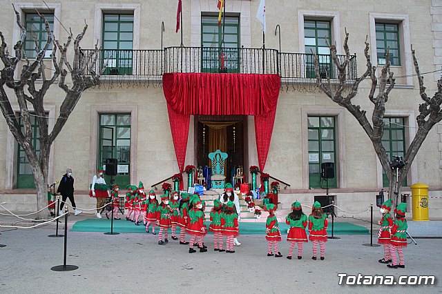 Pap Noel visit Totana para recoger las cartas de los nios y nias de la localidad - 8