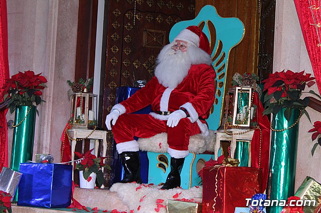 Pap Noel visit Totana para recoger las cartas de los nios y nias de la localidad - 40