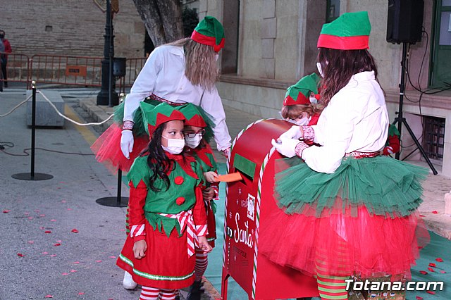 Pap Noel visit Totana para recoger las cartas de los nios y nias de la localidad - 35