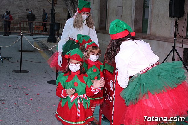 Pap Noel visit Totana para recoger las cartas de los nios y nias de la localidad - 37