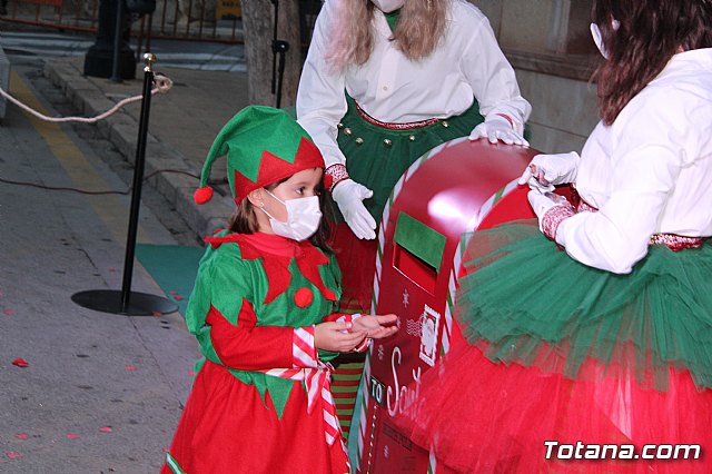 Pap Noel visit Totana para recoger las cartas de los nios y nias de la localidad - 41