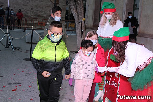 Pap Noel visit Totana para recoger las cartas de los nios y nias de la localidad - 42