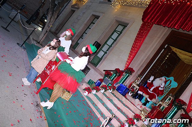 Pap Noel visit Totana para recoger las cartas de los nios y nias de la localidad - 52