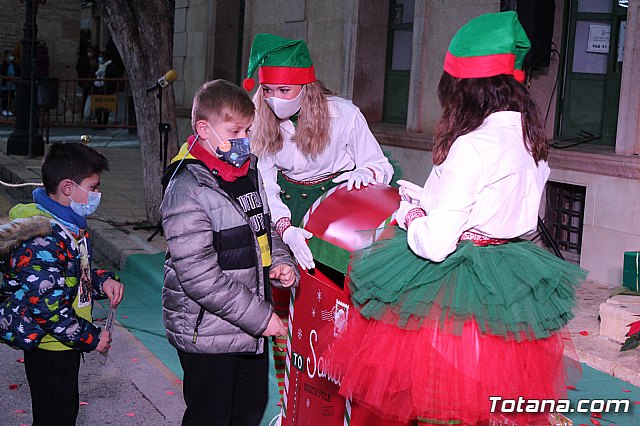 Pap Noel visit Totana para recoger las cartas de los nios y nias de la localidad - 55