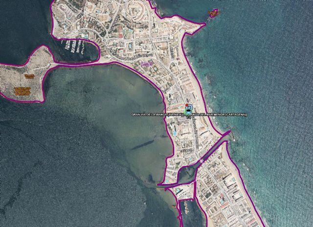 Una mujer resulta herida en un accidente de tráfico con atrapados ocurrido en La Manga - 1, Foto 1