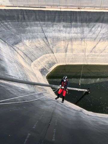 Bomberos rescatan a un gato que había caído en una balsa de riego en lo Peña - 1, Foto 1