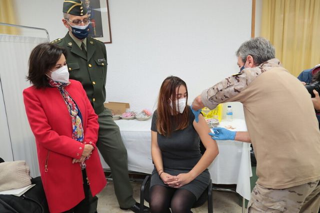 La ministra de Defensa supervisa las labores de apoyo a la vacunación en Aragón - 1, Foto 1