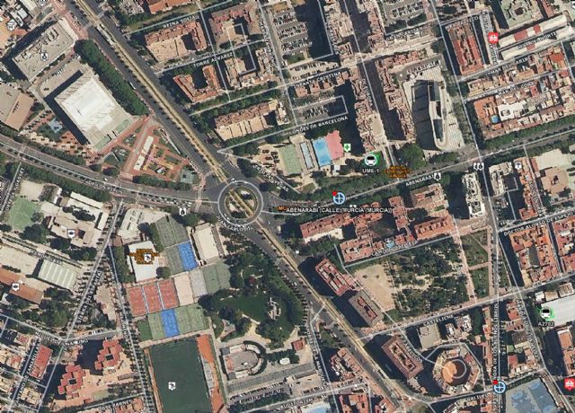 Trasladan al hospital a un motorista herido en accidente de tráfico ocurrido en el barrio de Vista Alegre de Murcia - 1, Foto 1