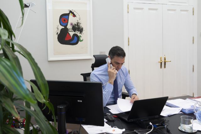 Sánchez y Macron conversan por teléfono sobre la Cumbre de la OTAN que se celebrará en España - 1, Foto 1