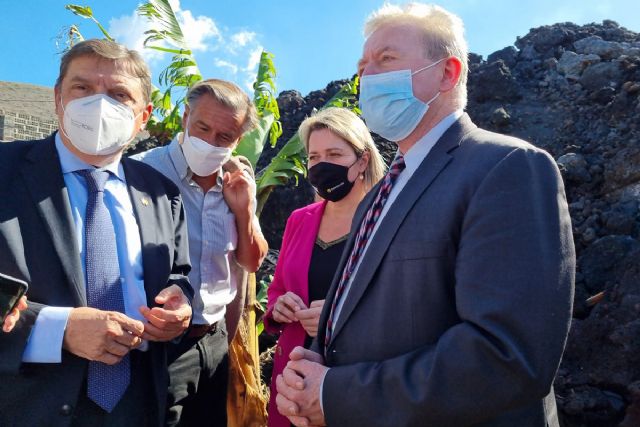 Planas y el comisario de Agricultura analizan las medidas para mantener las ayudas del POSEI al sector agrario de La Palma afectado por el volcán - 1, Foto 1