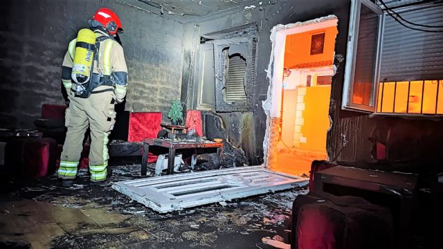 Fallece una mujer en el incendio de una vivienda del Puerto de Mazarrón - 1, Foto 1