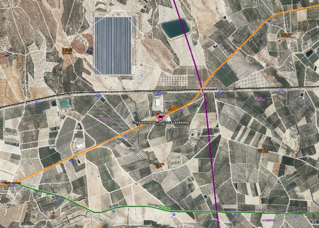 Servicios de emergencia trabajan en accidente de tráfico con atrapados ocurrido en la RM-714, en Calasparra - 1, Foto 1