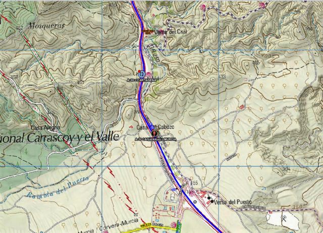 Servicios de emergencia atienden a conductor de un turismo tras salida de vía en el alto del Puerto de la Cadena - 1, Foto 1