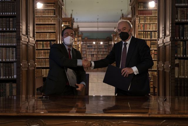 Albares firma un convenio de becas con la RAE de 500.000 euros destinado a las Academias de la Lengua Española - 1, Foto 1