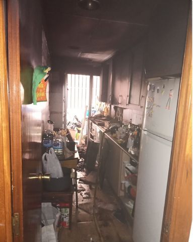 Servicios de emergencia acuden a sofocar incendio de vivienda en Caravaca - 1, Foto 1