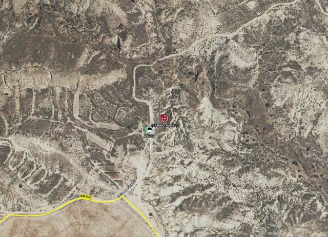 Servicios de emergencia atienden a un motorista accidentado en Corvera - 1, Foto 1